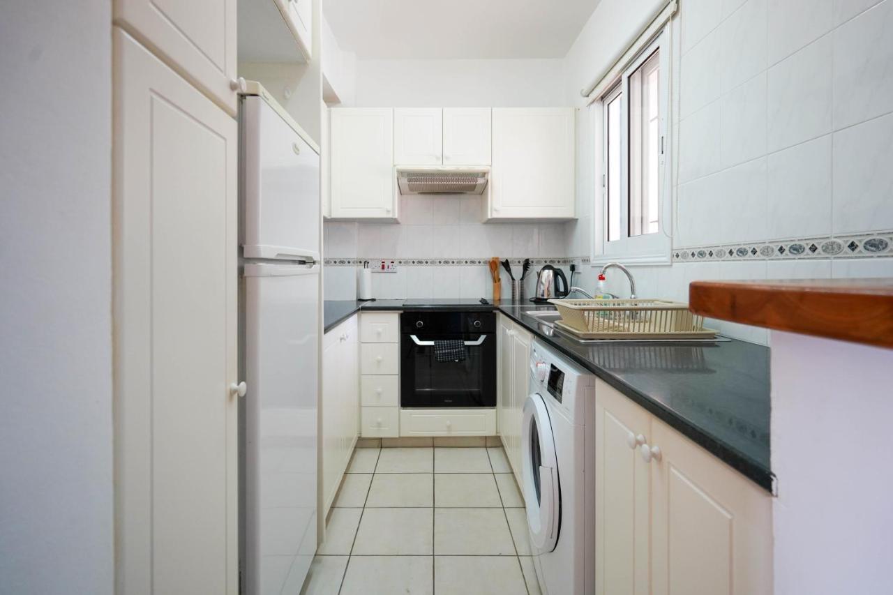 Resitour - Regina Gardens Apartment Paphos Exterior photo
