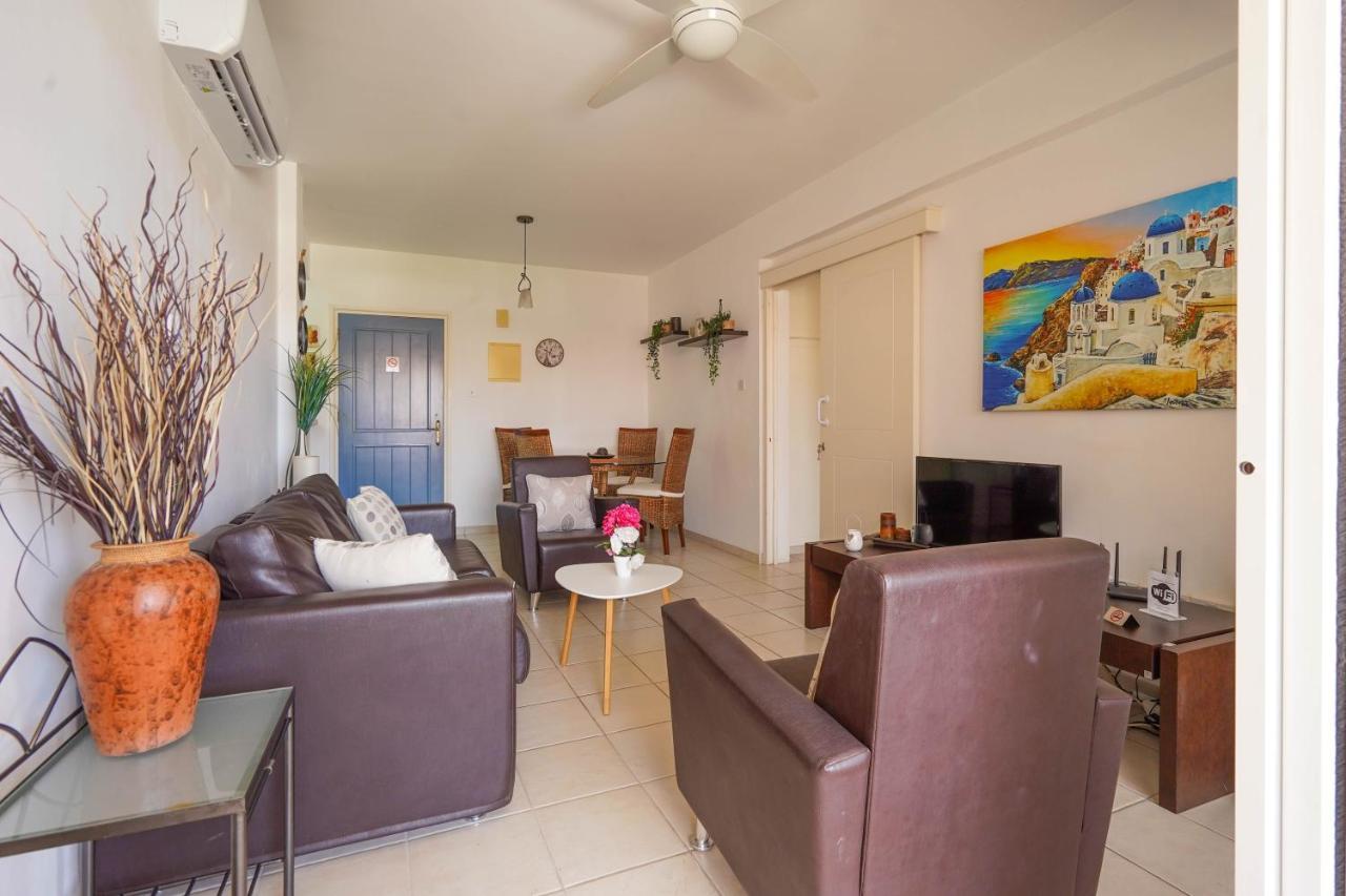 Resitour - Regina Gardens Apartment Paphos Exterior photo