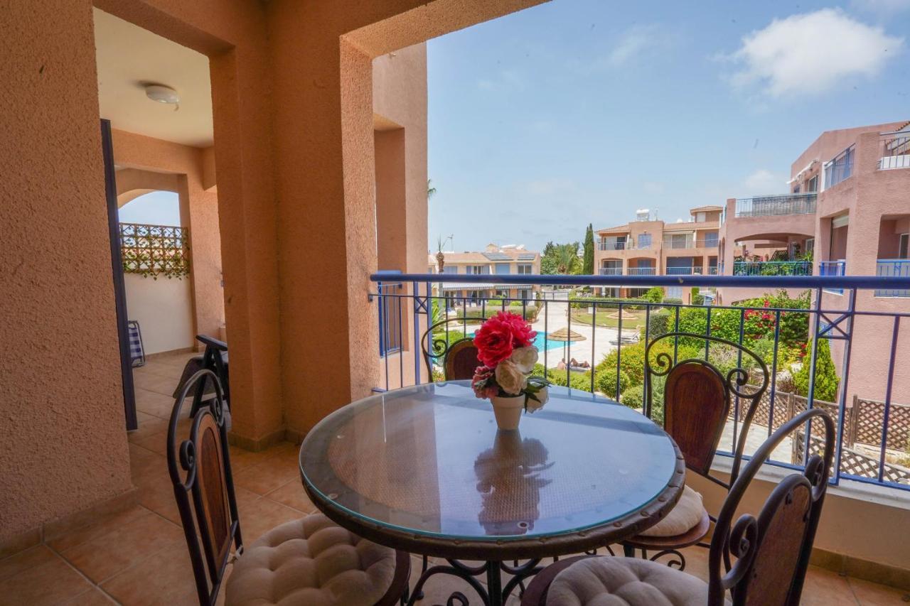 Resitour - Regina Gardens Apartment Paphos Exterior photo