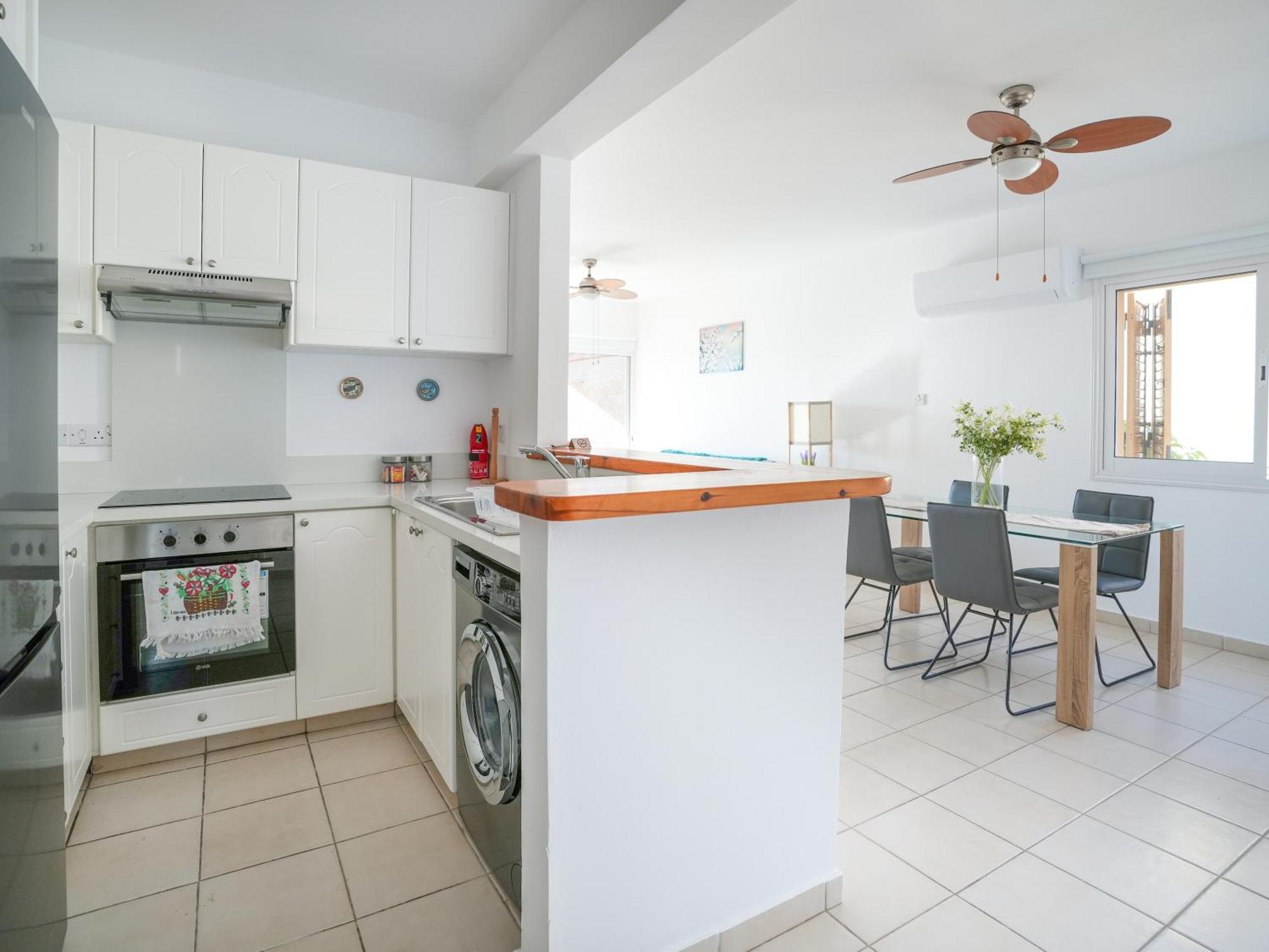 Resitour - Regina Gardens Apartment Paphos Exterior photo